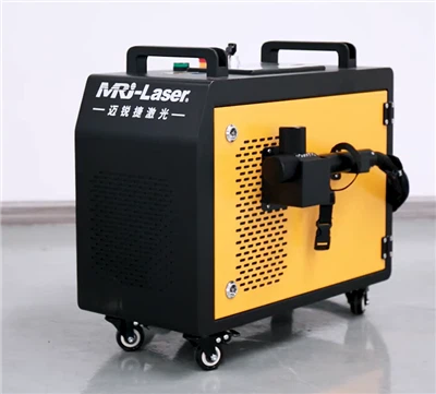 家具の塗装除去用ポータブル 200W レーザー洗浄機: 家庭用に最適なソリューション